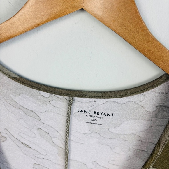 Fitted Short-Sleeve V-Neck Tunic Tee - Picture 3 of 4